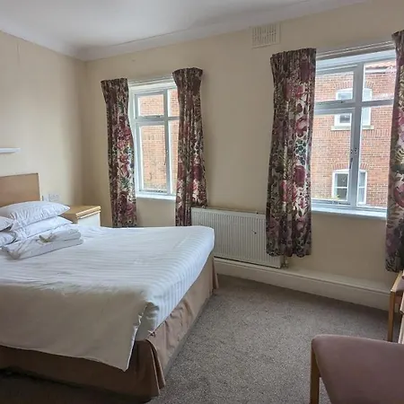 Cober Hill Hotel *